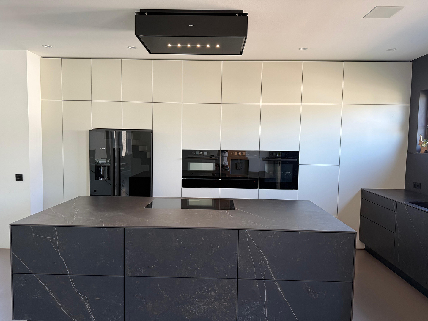 Neubau Designer Luxusvilla in Bad Vilbel · Pool · Heimkino · KNX-Smart Home · Kamin · Sauna – Bad Vilbel – Vorschaubild 13