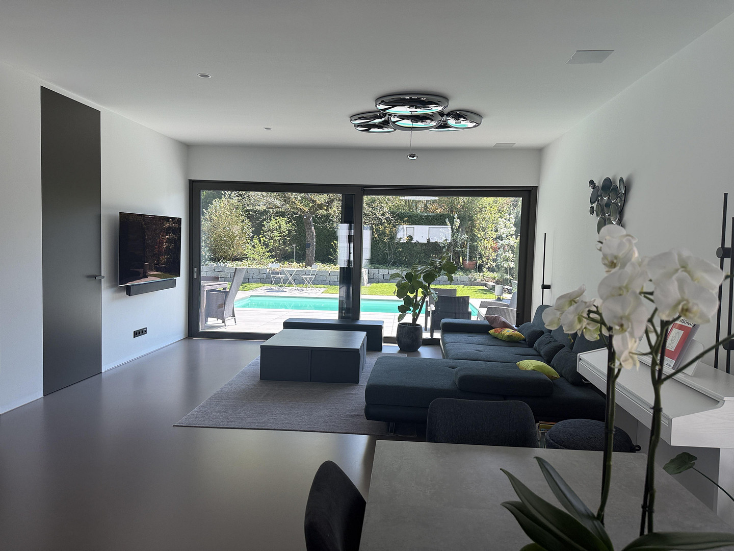 Neubau Designer Luxusvilla in Bad Vilbel · Pool · Heimkino · KNX-Smart Home · Kamin · Sauna – Bad Vilbel – Vorschaubild 5