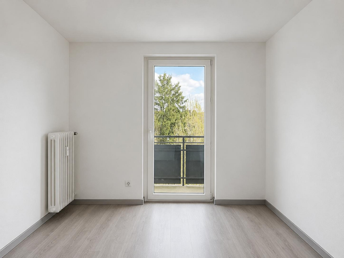 Modern wohnen oder clever investieren – sanierte 4-Zimmer-Wohnung mit Balkon