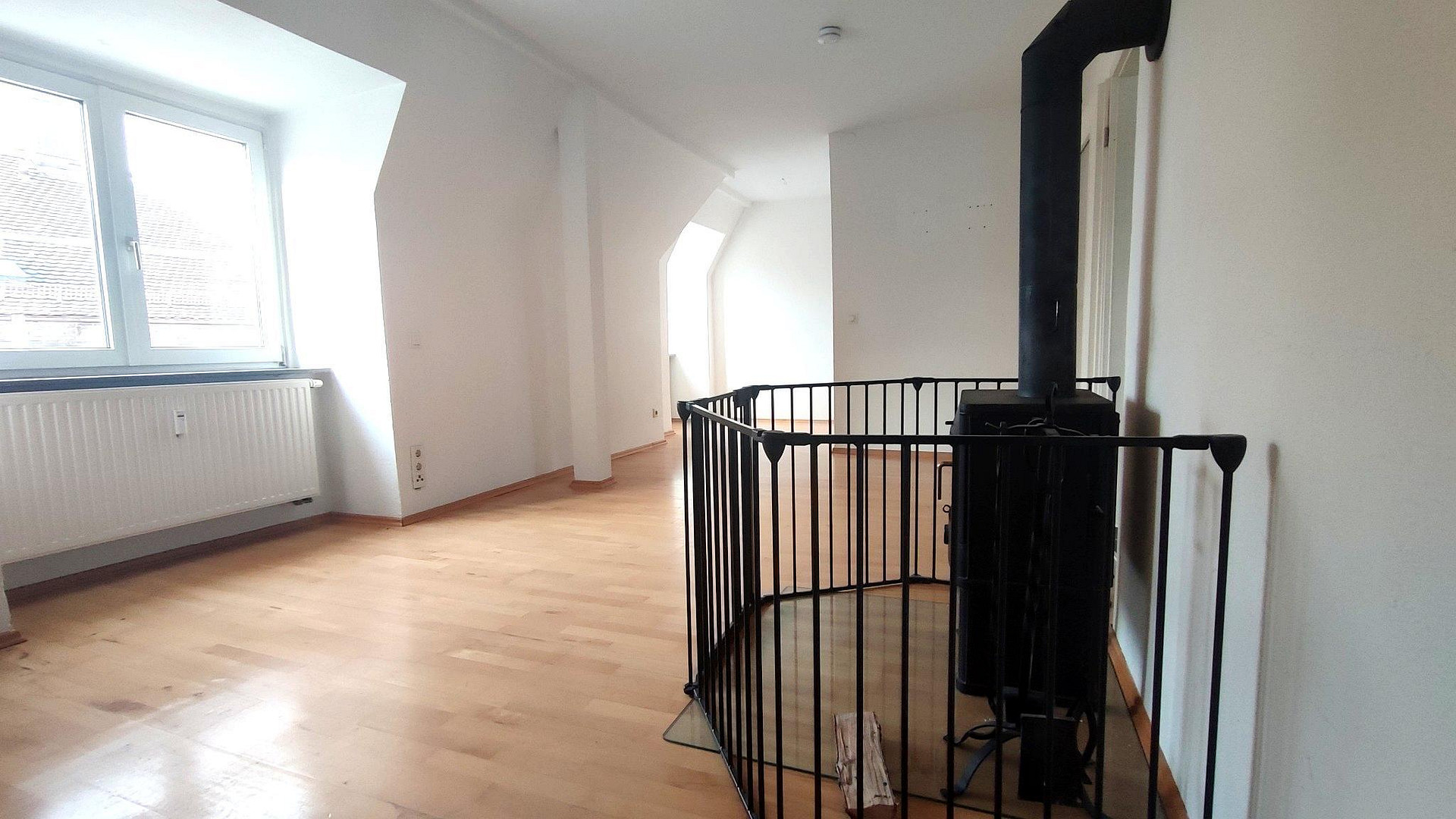 Außergewöhnliche Wohnung im Maisonette-Stil mit Kamin, 2 Bädern & 4 Zimmer Potential auf knapp 100qm – Manlichstr. 5, 86154 Augsburg(Innenstadt) – Vorschaubild 7