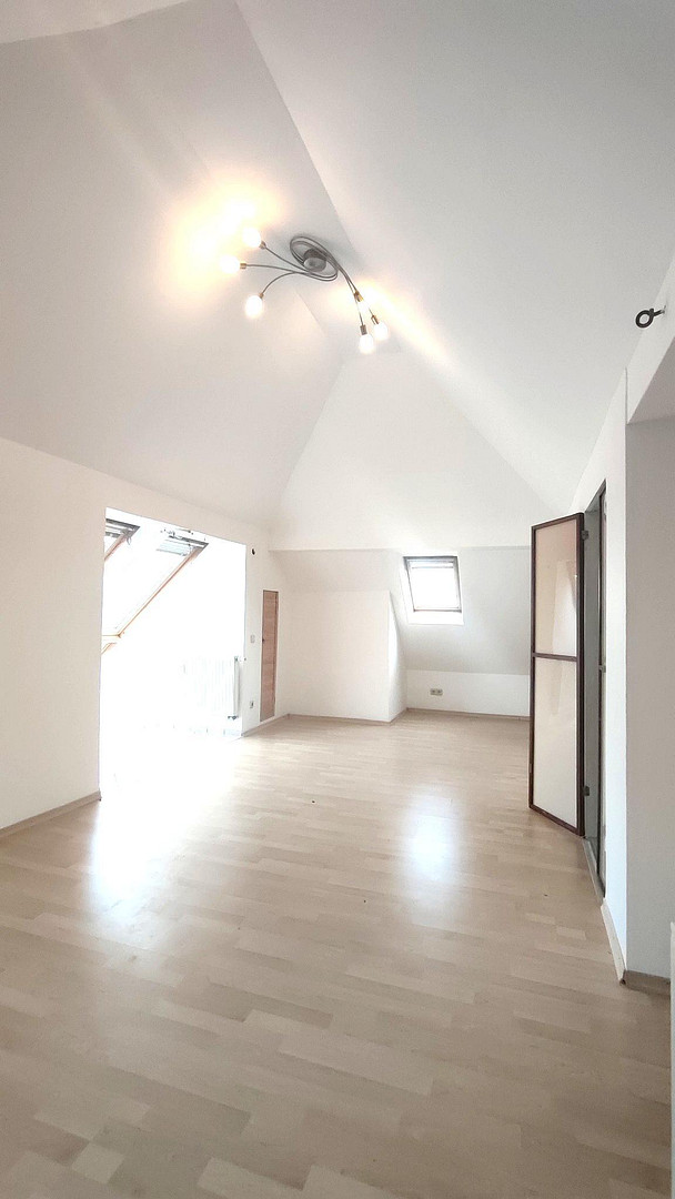 Außergewöhnliche Wohnung im Maisonette-Stil mit Kamin, 2 Bädern & 4 Zimmer Potential auf knapp 100qm – Manlichstr. 5, 86154 Augsburg(Innenstadt) – Vorschaubild 2