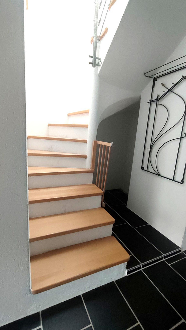 Außergewöhnliche Wohnung im Maisonette-Stil mit Kamin, 2 Bädern & 4 Zimmer Potential auf knapp 100qm – Manlichstr. 5, 86154 Augsburg(Innenstadt) – Vorschaubild 6
