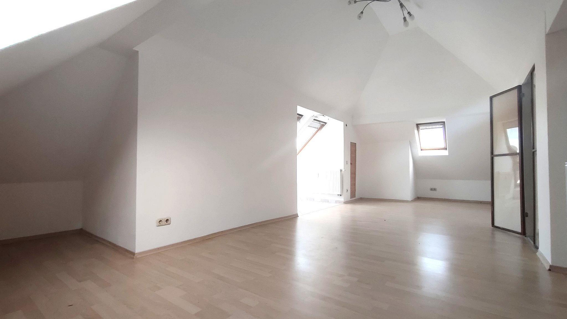 Außergewöhnliche Wohnung im Maisonette-Stil mit Kamin, 2 Bädern & 4 Zimmer Potential auf knapp 100qm – Manlichstr. 5, 86154 Augsburg(Innenstadt) – Vorschaubild 4