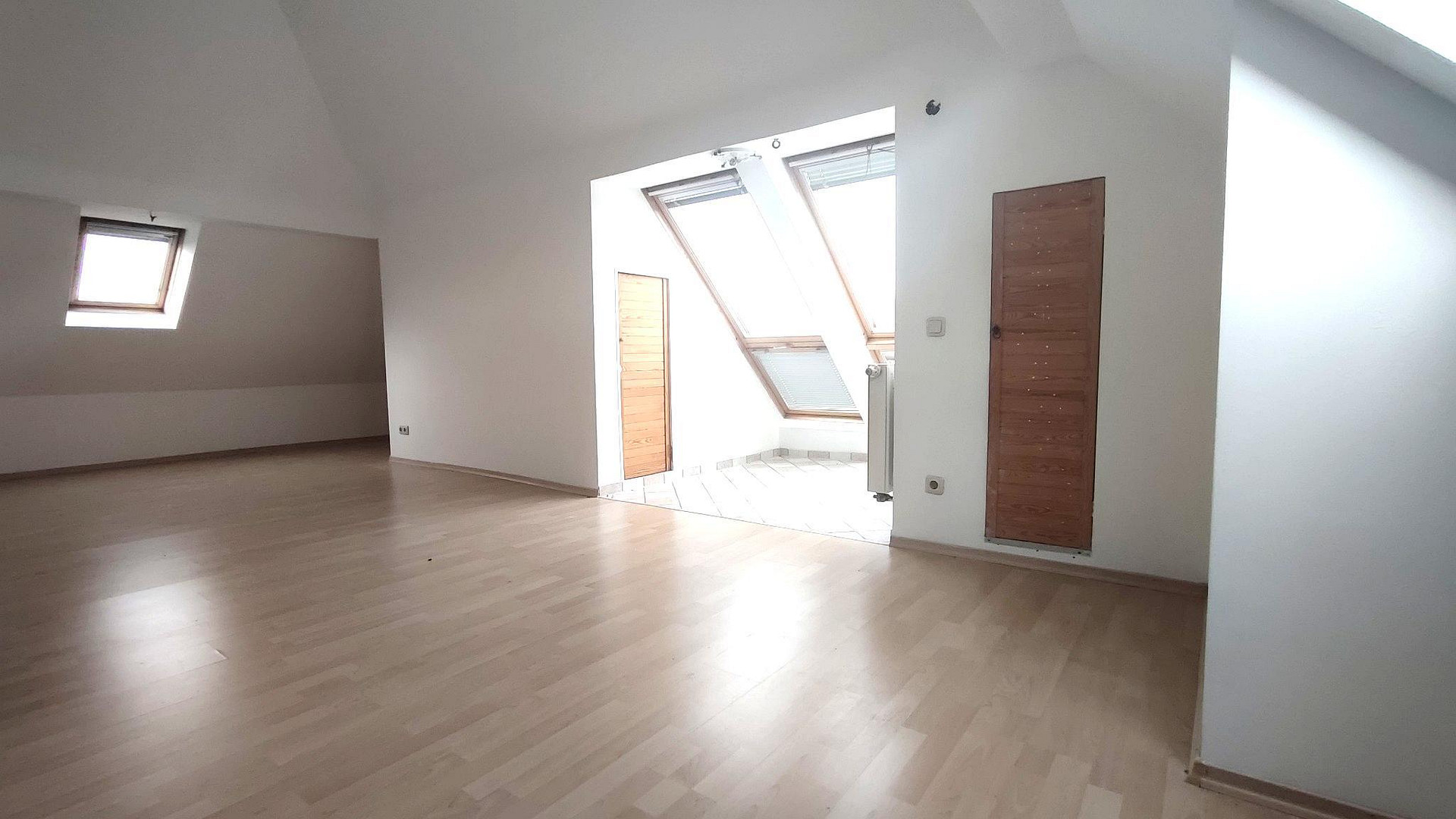 Außergewöhnliche Wohnung im Maisonette-Stil mit Kamin, 2 Bädern & 4 Zimmer Potential auf knapp 100qm – Manlichstr. 5, 86154 Augsburg(Innenstadt) – Vorschaubild 3