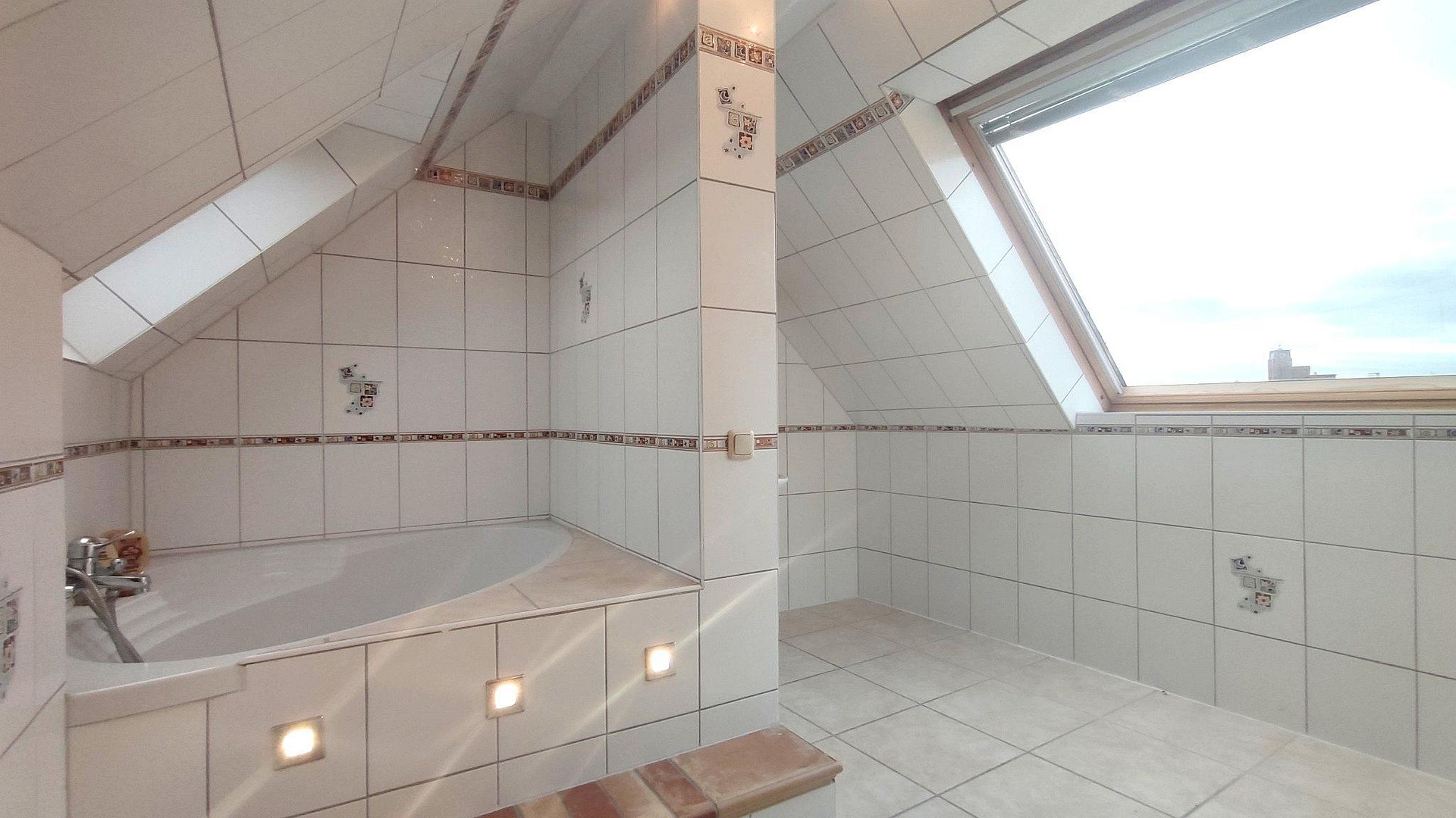 Außergewöhnliche Wohnung im Maisonette-Stil mit Kamin, 2 Bädern & 4 Zimmer Potential auf knapp 100qm – Manlichstr. 5, 86154 Augsburg(Innenstadt) – Vorschaubild 5