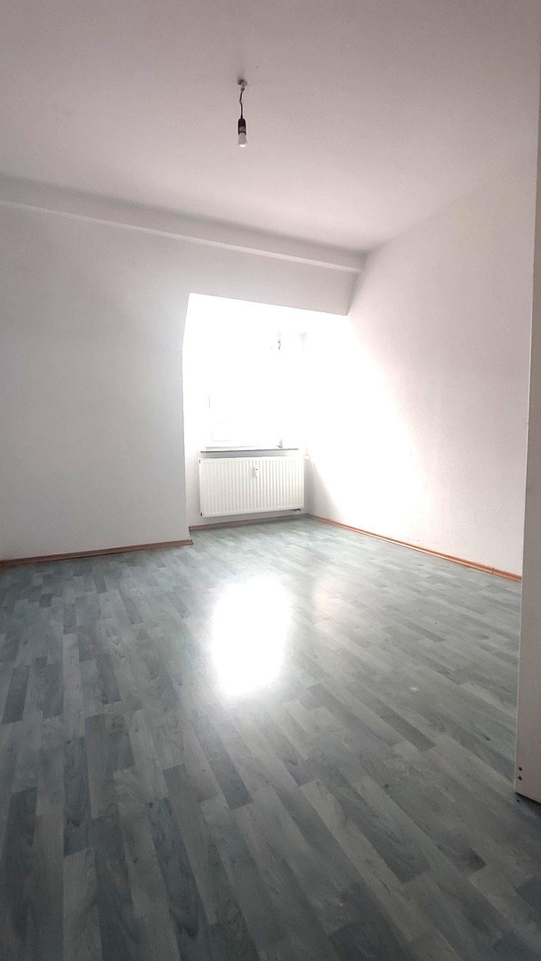 Außergewöhnliche Wohnung im Maisonette-Stil mit Kamin, 2 Bädern & 4 Zimmer Potential auf knapp 100qm – Manlichstr. 5, 86154 Augsburg(Innenstadt) – Vorschaubild 9