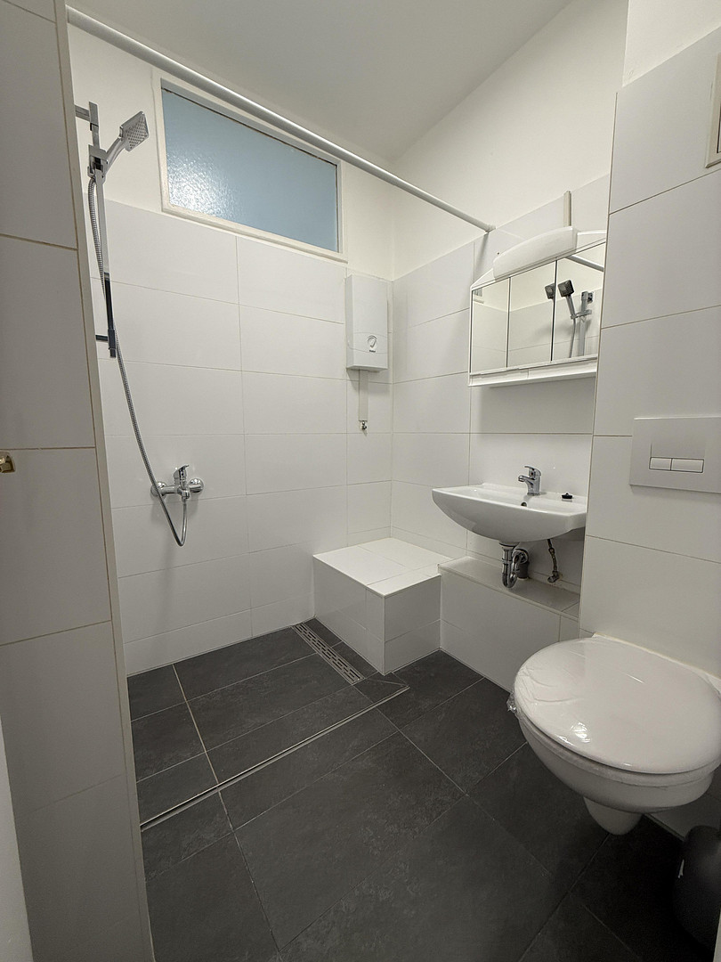 Stilvolle, möblierte 1-Zimmer-Wohnung mit Balkon & Fahrstuhl (Mietdauer max. 2 Jahre) – Beusselstr, 10553 Berlin(Moabit) – Vorschaubild 4