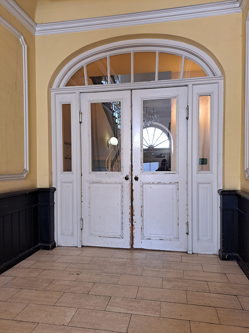 Flügeltür ins Treppenhaus