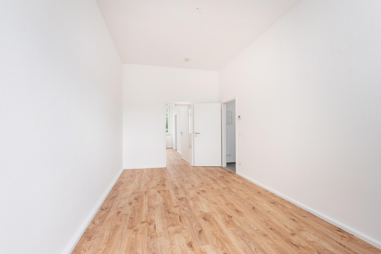 Charmante 3 Zimmer Wohnung mit Balkon – Kopernikusstr. 57, 40225 Düsseldorf(Bilk) – Vorschaubild 2