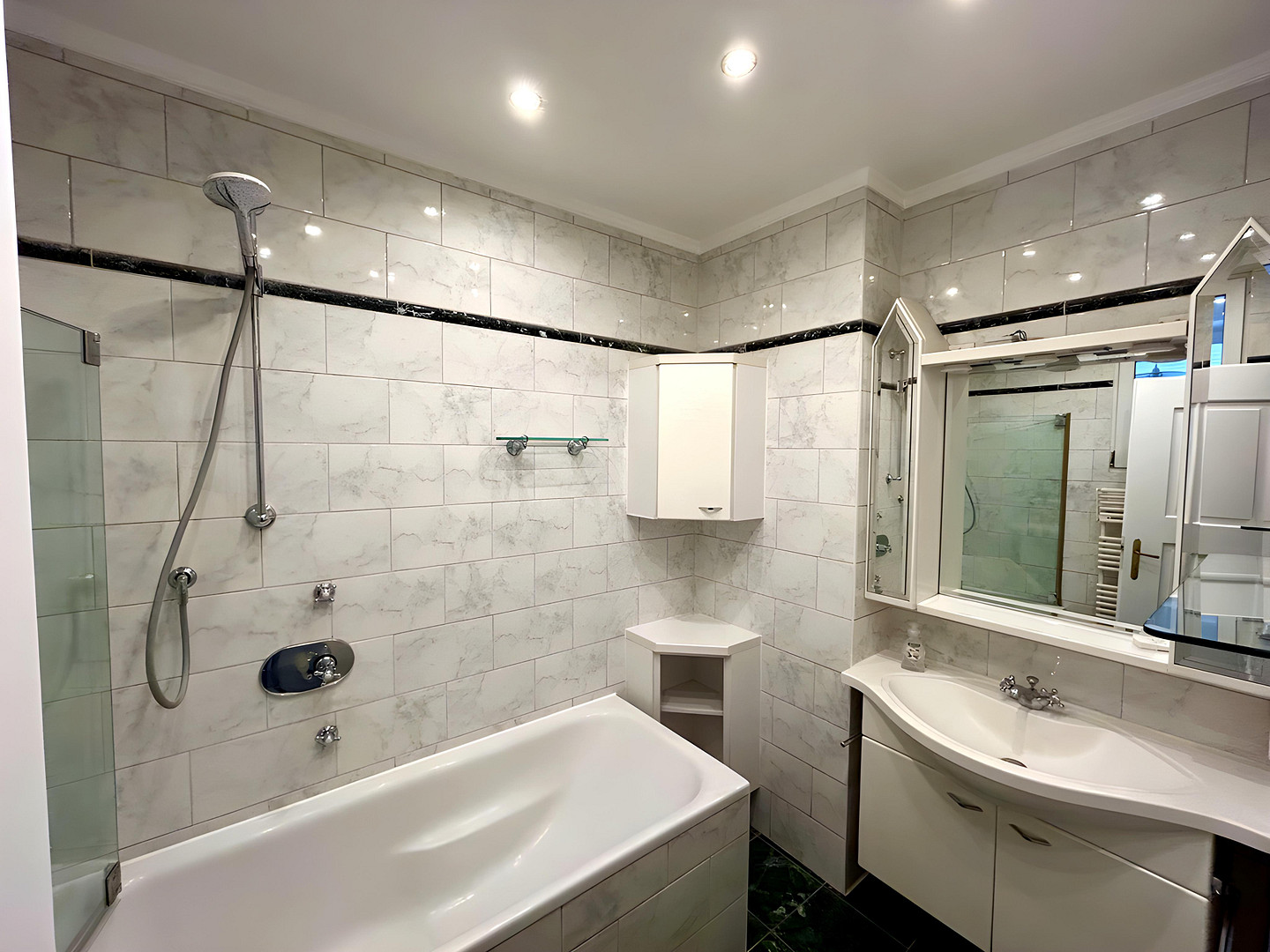 Elegante helle 3,5-zimmer-Altbauwohnung mit Balkon in toller Lage! – Valleystraße 19, 81371 München(Sendling) – Vorschaubild 11