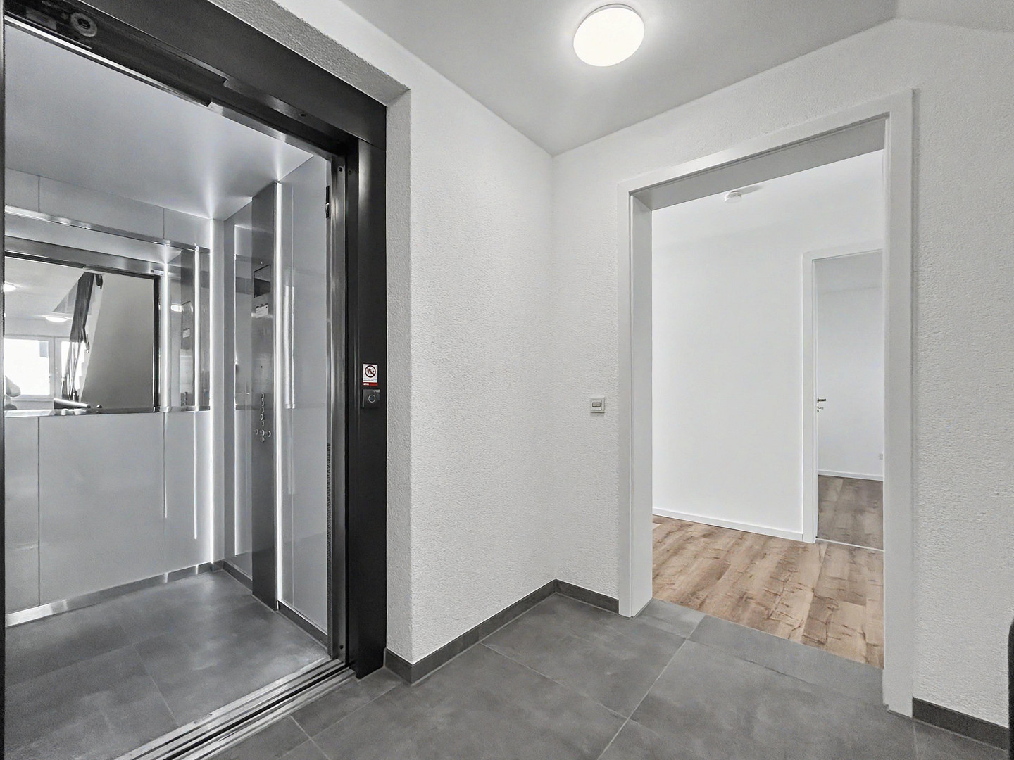 Neubau-Erstbezug: Barrierefreie 3-Zimmer-Wohnung mit Sonnenbalkon und moderner Ausstattung – Köln(Lövenich) – Vorschaubild 2