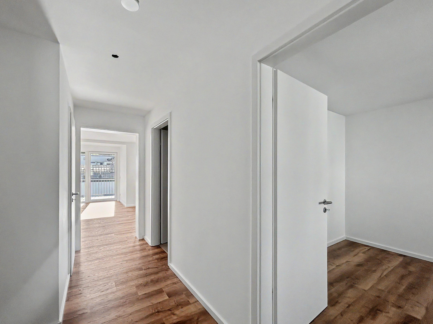 Neubau-Erstbezug: Barrierefreie 3-Zimmer-Wohnung mit Sonnenbalkon und moderner Ausstattung – Köln(Lövenich) – Vorschaubild 3