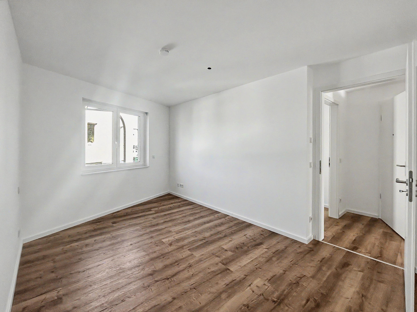 Neubau-Erstbezug: Barrierefreie 3-Zimmer-Wohnung mit Sonnenbalkon und moderner Ausstattung – Köln(Lövenich) – Vorschaubild 4