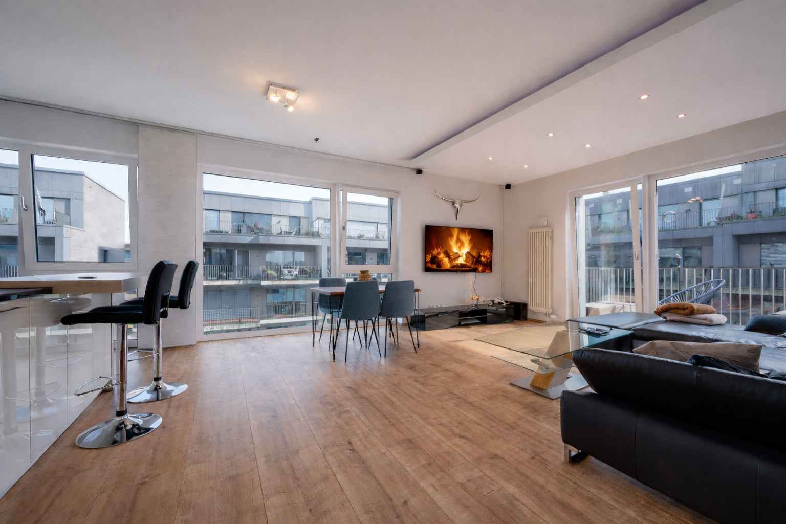 LICHTDURCHFLUTETE WOHNUNG IM 3.OG MIT WESERBLICK IN 1. REIHE - BEZUGSFREI - AKTUELL FERIENWOHNUNG – Bremen(Walle) – Vorschaubild 2