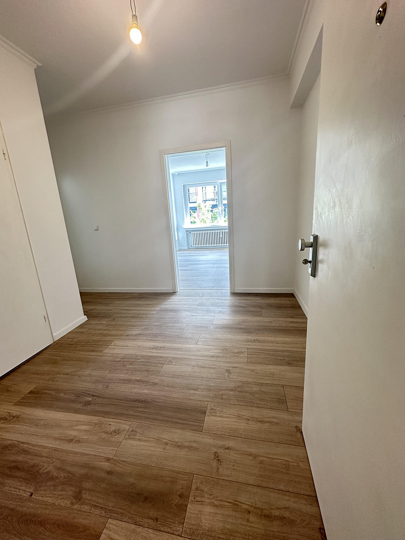 Frisch renoviert! Tolle 2-Zimmer-Wohnung mit Einbauküche und Loggia in Citylage – Bünde – Vorschaubild 3