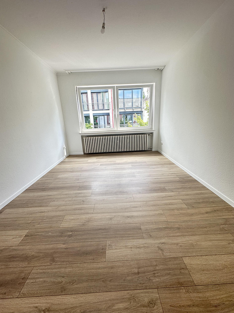 Frisch renoviert! Tolle 2-Zimmer-Wohnung mit Einbauküche und Loggia in Citylage – Bünde – Vorschaubild 4