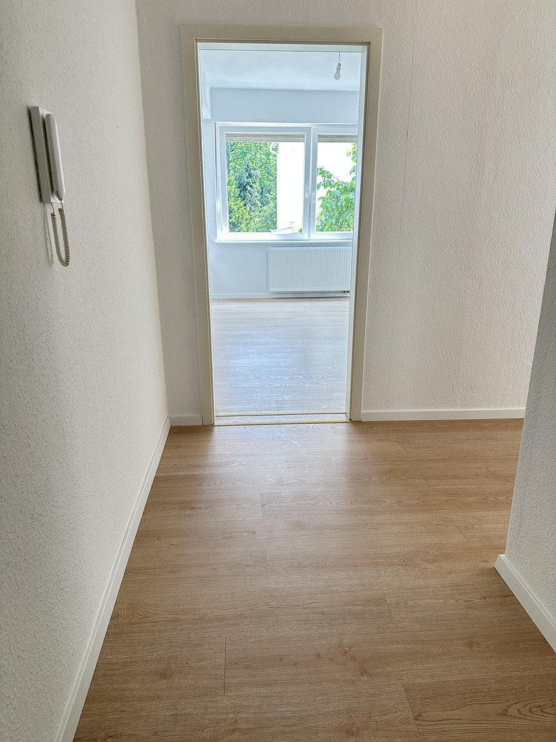 Frisch renoviert! Tolle 2-Zimmer-Wohnung mit Einbauküche und Loggia in Citylage – Bünde – Vorschaubild 5