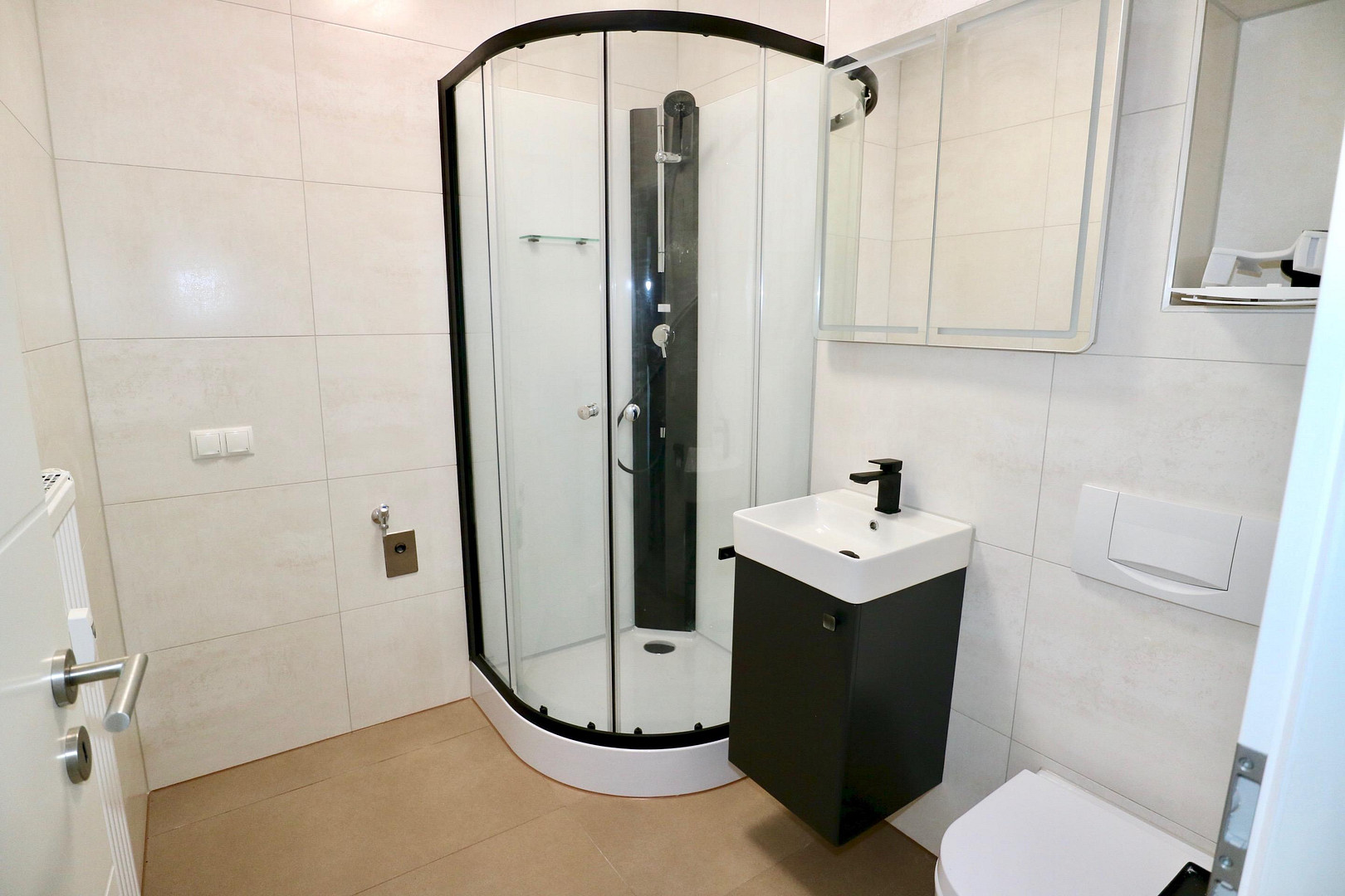 Helle 2-Zimmer-Dachgeschosswohnung mit Balkon, Einbauküche und 2 Stellplätzen in Eisenberg – Goethestraße 12, 67304 Eisenberg(Eisenberg (Pfalz)) – Vorschaubild 5
