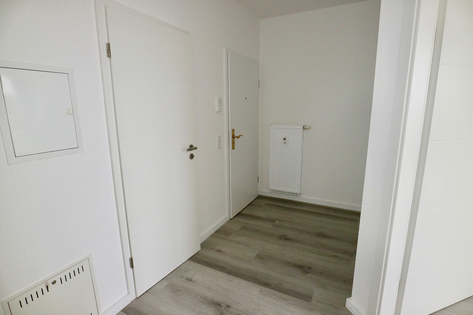 Helle 2-Zimmer-Dachgeschosswohnung mit Balkon, Einbauküche und 2 Stellplätzen in Eisenberg – Goethestraße 12, 67304 Eisenberg(Eisenberg (Pfalz)) – Vorschaubild 2