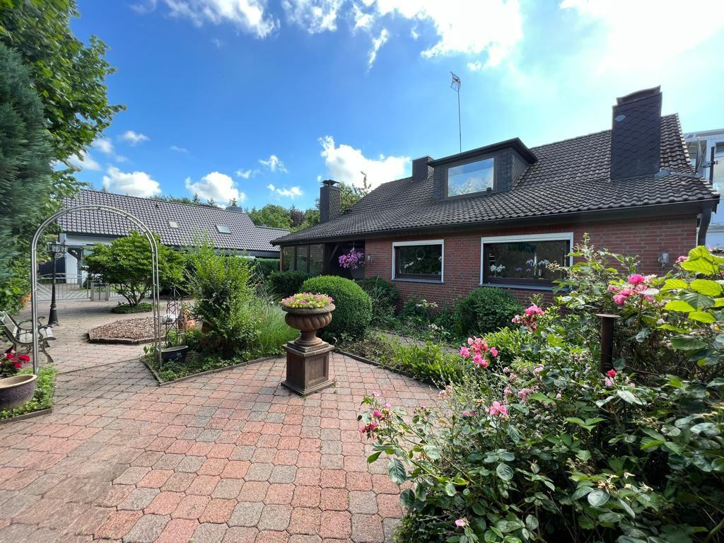 Modernisiertes Einifamilienhaus mit großem Garten & Wintergarten