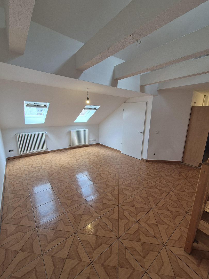 52+12 qm | Helle 2,5 Zimmer | zentral & ruhig | EBK