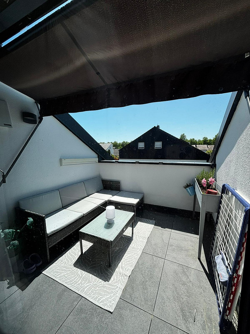 Moderne 3-Zimmer-Dachgeschosswohnung (A+) mit Loggia, Einbauküche, Stellplatz und großem Dachboden – Güldensteinstraße 50, 74081 Heilbronn(Sontheim) – Vorschaubild 9