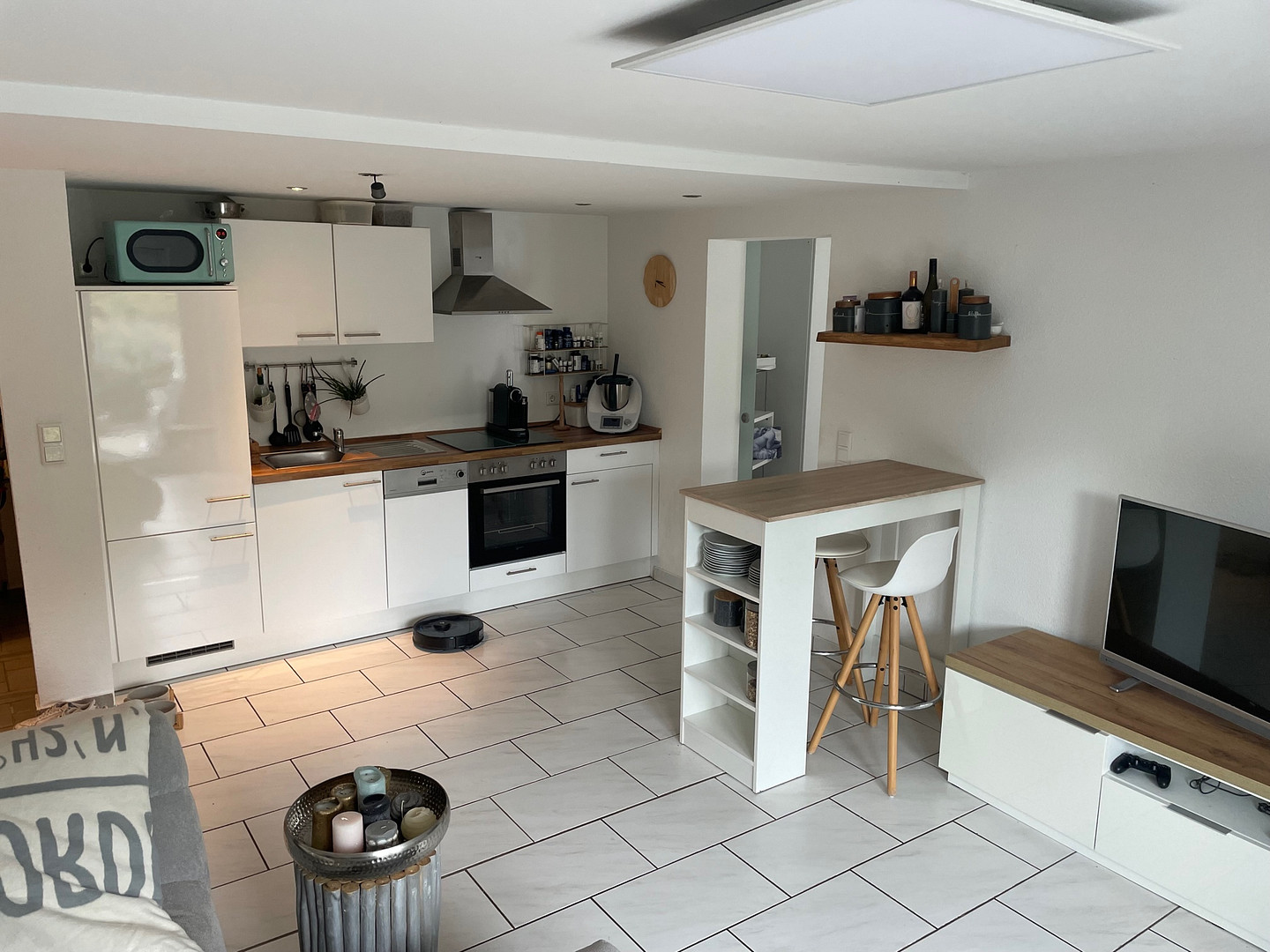 Helle freundliche 2-Zimmerwohnung mit 20qm großer Süd-West-Terrasse und neuem Badezimmer