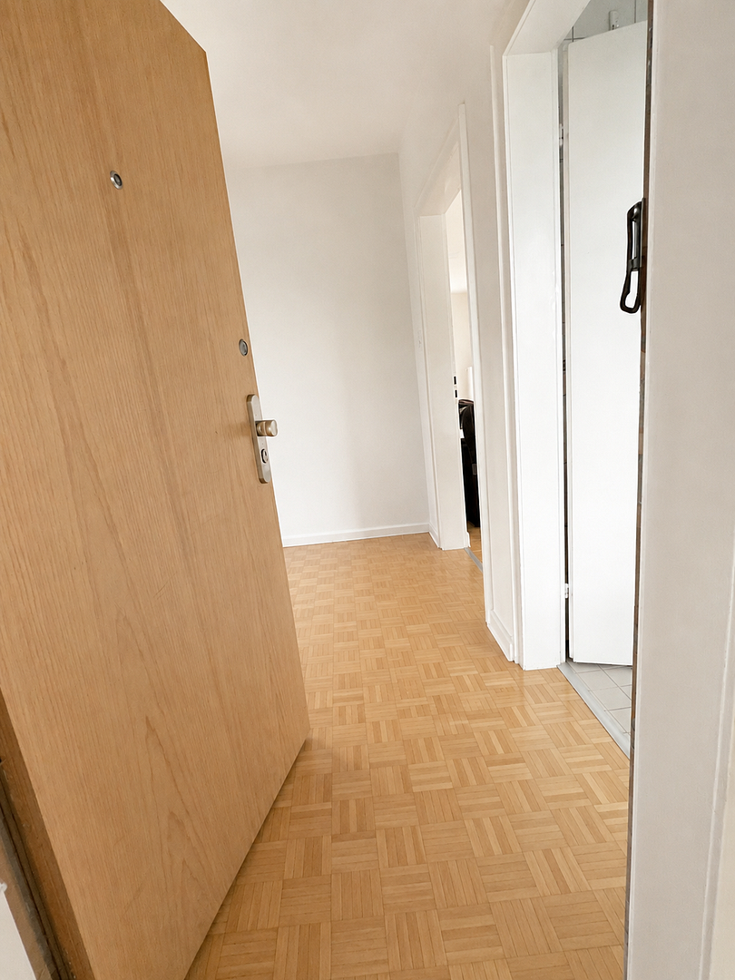 Frisch renovierte 2-Zimmer-Wohnung mit großem Balkon, neuer Einbauküche und Aufzug in Innenstadtlage – Barbarossastr. 43, 41061 Mönchengladbach(Innenstadt) – Vorschaubild 5