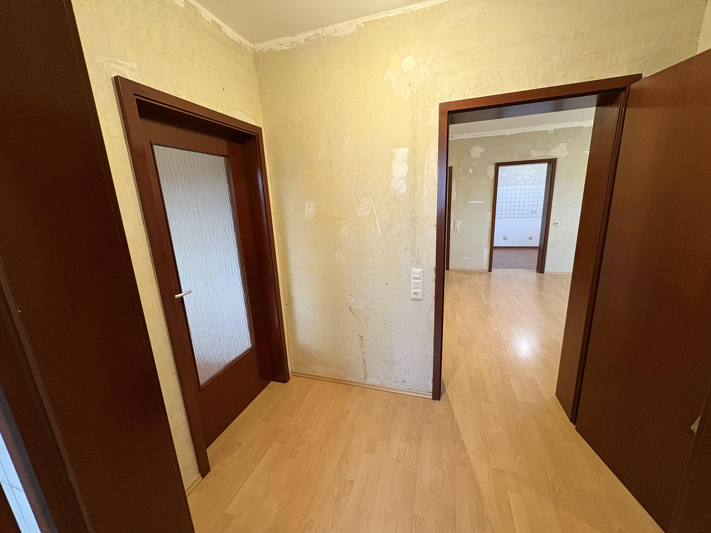 3 Zimmer-Küche-Bad, 2 Balkone, Stellplatz, Keller – Jenneweg 129, 66113 Saarbrücken(Malstatt) – Vorschaubild 12