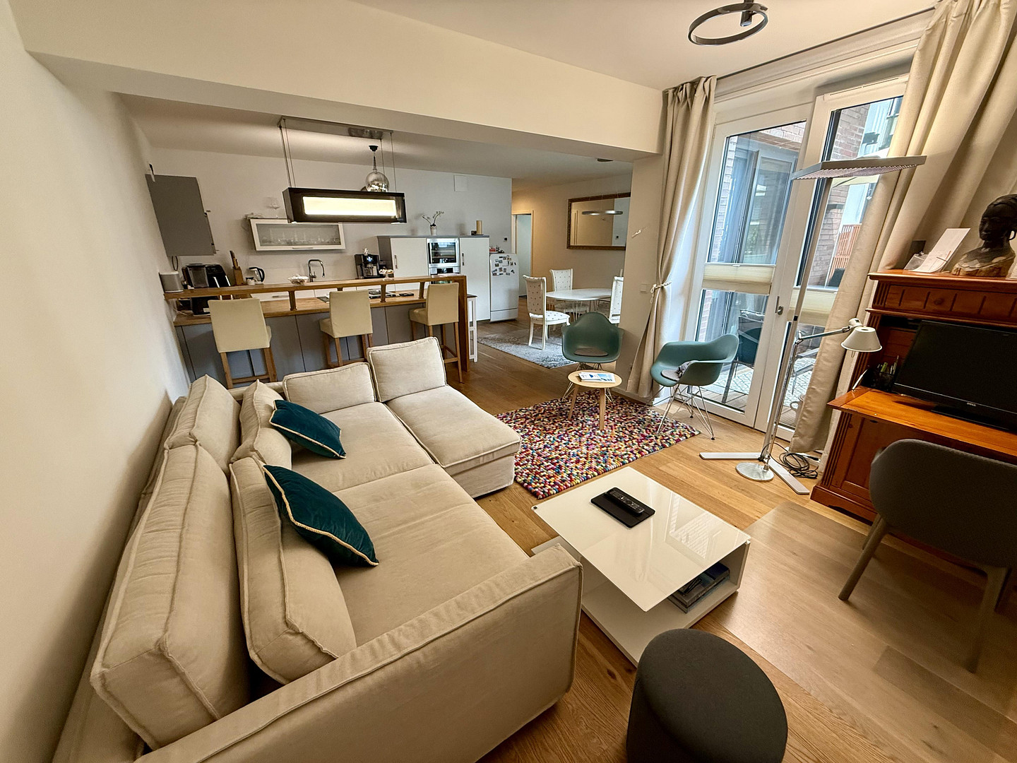 Geschmackvolle Wohnung mit vier Zimmern, Balkon und  Privatterrasse in HafenCity, Hamburg – 20457 Hamburg(Hafencity) – Vorschaubild 2