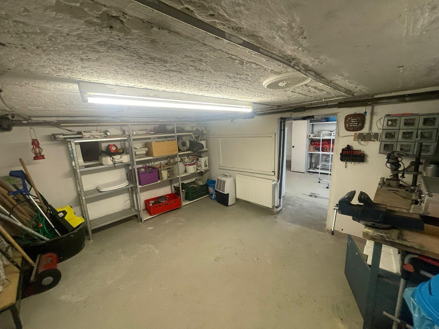 Helle 4-Zimmer-DHH mit Garten/Keller in WI-Bierstadt (TOP LAGE) – Wiesbaden – Vorschaubild 2