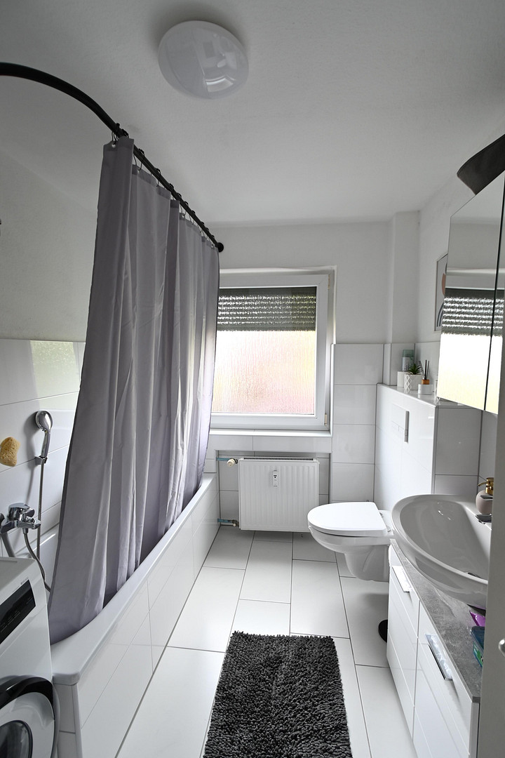 Charmante Dachgeschosswohnung in Köln-Lind – gemütliches Wohnen mit Flair – Frankfurter Str.98, 51147 Köln(Wahn) – Vorschaubild 3