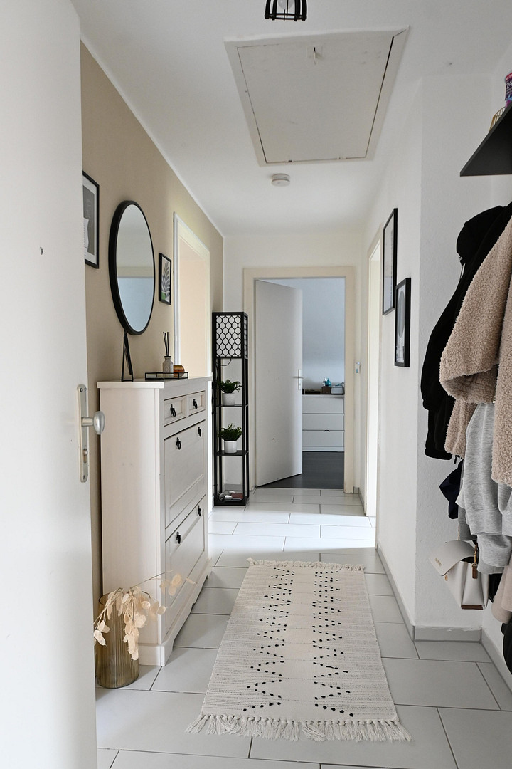 Charmante Dachgeschosswohnung in Köln-Lind – gemütliches Wohnen mit Flair – Frankfurter Str.98, 51147 Köln(Wahn) – Vorschaubild 2