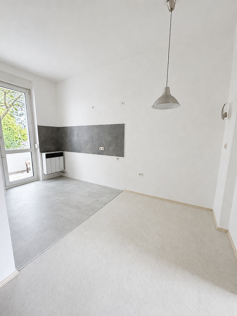 Ab sofort: renovierte 3,5-Zimmer-Wohnung mit 2 Bädern und 2 Balkonen – Soester Straße 1, 45307 Essen(Kray) – Vorschaubild 2