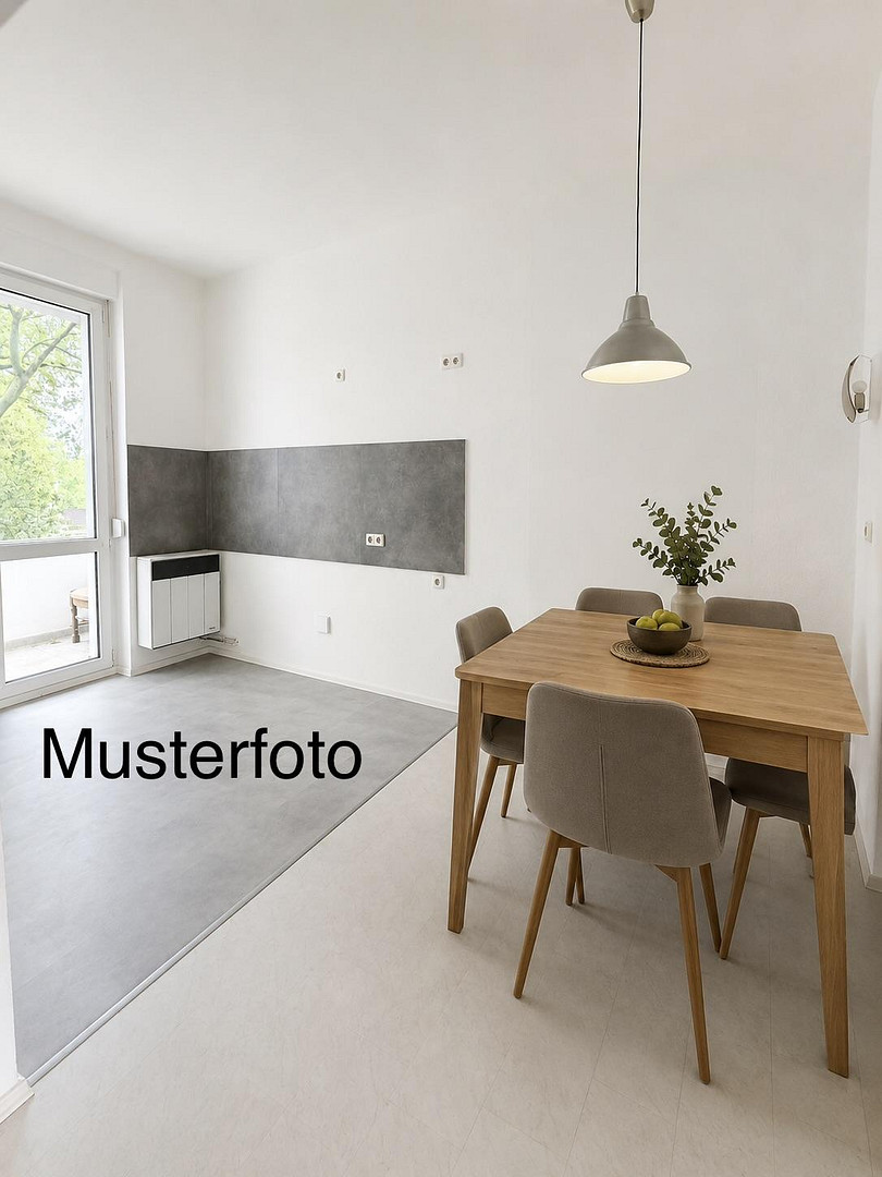 Ab sofort: renovierte 3,5-Zimmer-Wohnung mit 2 Bädern und 2 Balkonen – Soester Straße 1, 45307 Essen(Kray) – Vorschaubild 3