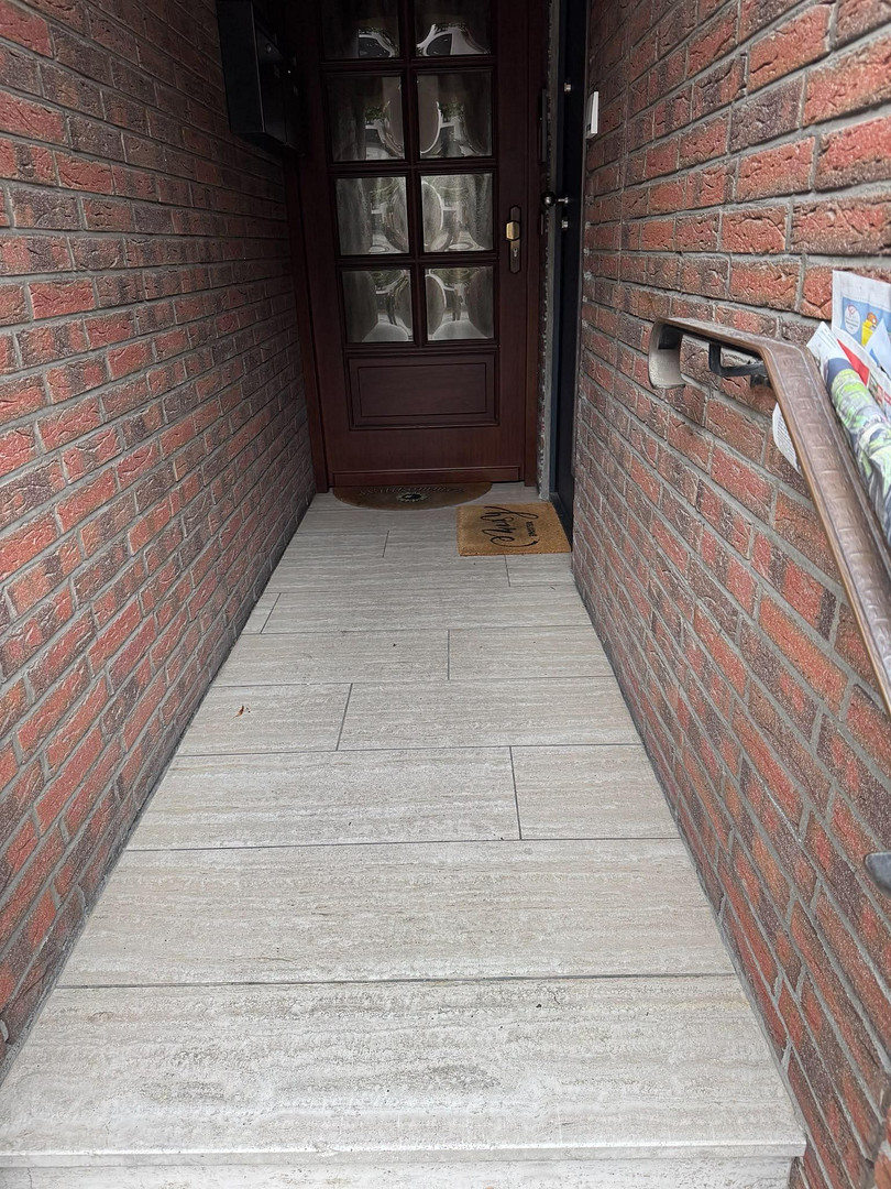 Wohnen mit Haus-in-Haus-Charakter: Großzügige 4-Zimmer-Maisonette mit Balkon im Kölner Westen! – Karl-Kaulen-Str. 4, 50859 Köln(Lövenich) – Vorschaubild 3