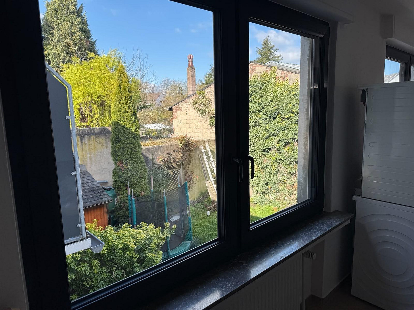 Wohnen mit Haus-in-Haus-Charakter: Großzügige 4-Zimmer-Maisonette mit Balkon im Kölner Westen! – Karl-Kaulen-Str. 4, 50859 Köln(Lövenich) – Vorschaubild 8