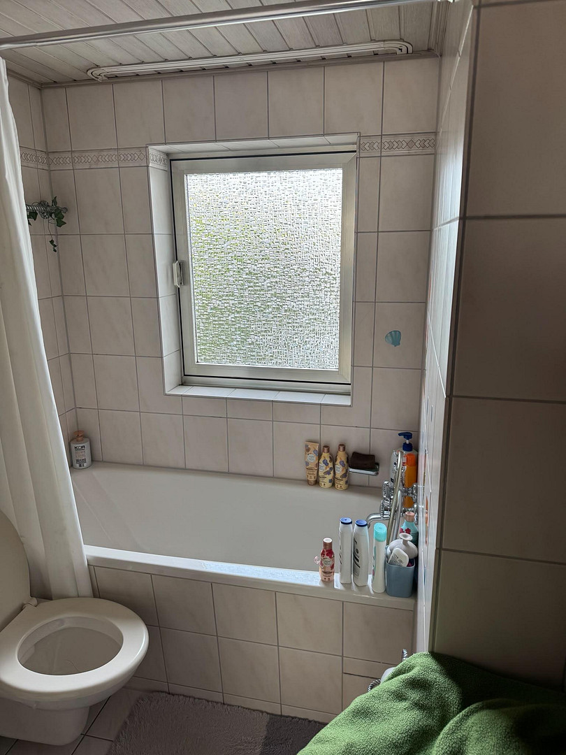 Wohnen mit Haus-in-Haus-Charakter: Großzügige 4-Zimmer-Maisonette mit Balkon im Kölner Westen! – Karl-Kaulen-Str. 4, 50859 Köln(Lövenich) – Vorschaubild 6