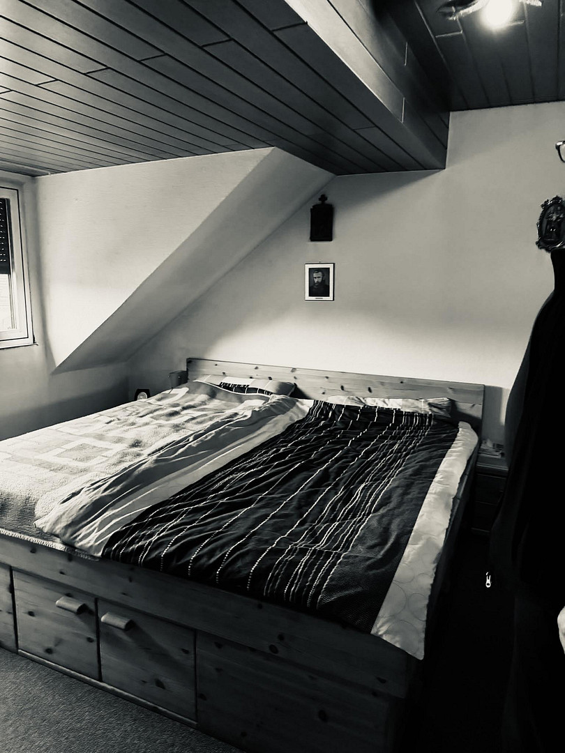 Wohnen mit Haus-in-Haus-Charakter: Großzügige 4-Zimmer-Maisonette mit Balkon im Kölner Westen! – Karl-Kaulen-Str. 4, 50859 Köln(Lövenich) – Vorschaubild 10