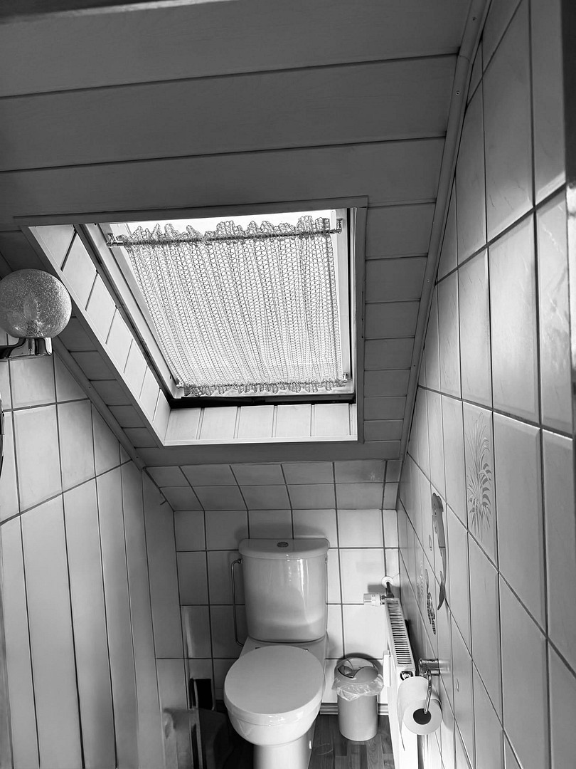 Wohnen mit Haus-in-Haus-Charakter: Großzügige 4-Zimmer-Maisonette mit Balkon im Kölner Westen! – Karl-Kaulen-Str. 4, 50859 Köln(Lövenich) – Vorschaubild 9