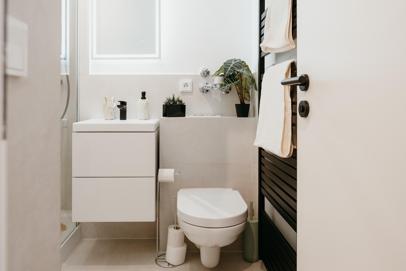 Im Herzen Schwabings: Charmante 2-Zimmer-Wohnung mit Balkon – München(Schwabing) – Vorschaubild 9