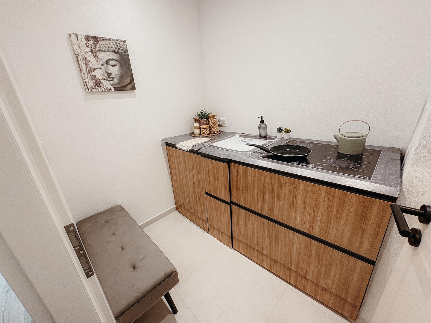 Im Herzen Schwabings: Charmante 2-Zimmer-Wohnung mit Balkon – München(Schwabing) – Vorschaubild 11