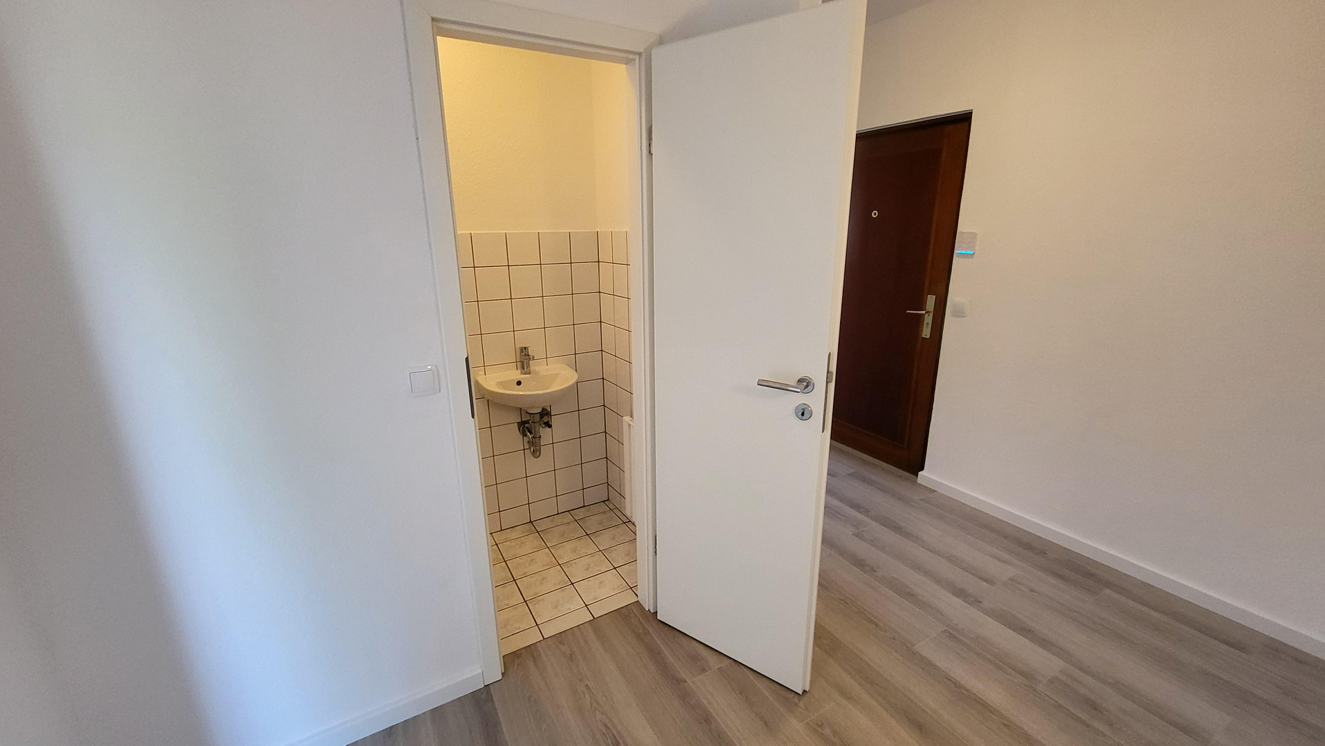 Erdgeschoß-frisch renoviert-separater Eingang-Balkon-Tiefgarage-von Privat – Elmshorner Straße 15, 25421 Pinneberg – Vorschaubild 12
