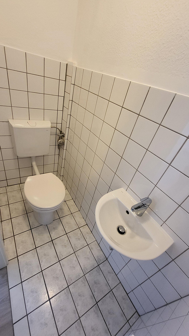 Erdgeschoß-frisch renoviert-separater Eingang-Balkon-Tiefgarage-von Privat – Elmshorner Straße 15, 25421 Pinneberg – Vorschaubild 11