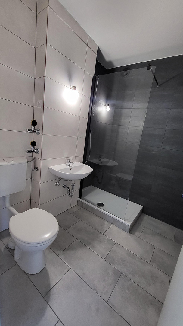 Erdgeschoß-frisch renoviert-separater Eingang-Balkon-Tiefgarage-von Privat – Elmshorner Straße 15, 25421 Pinneberg – Vorschaubild 6