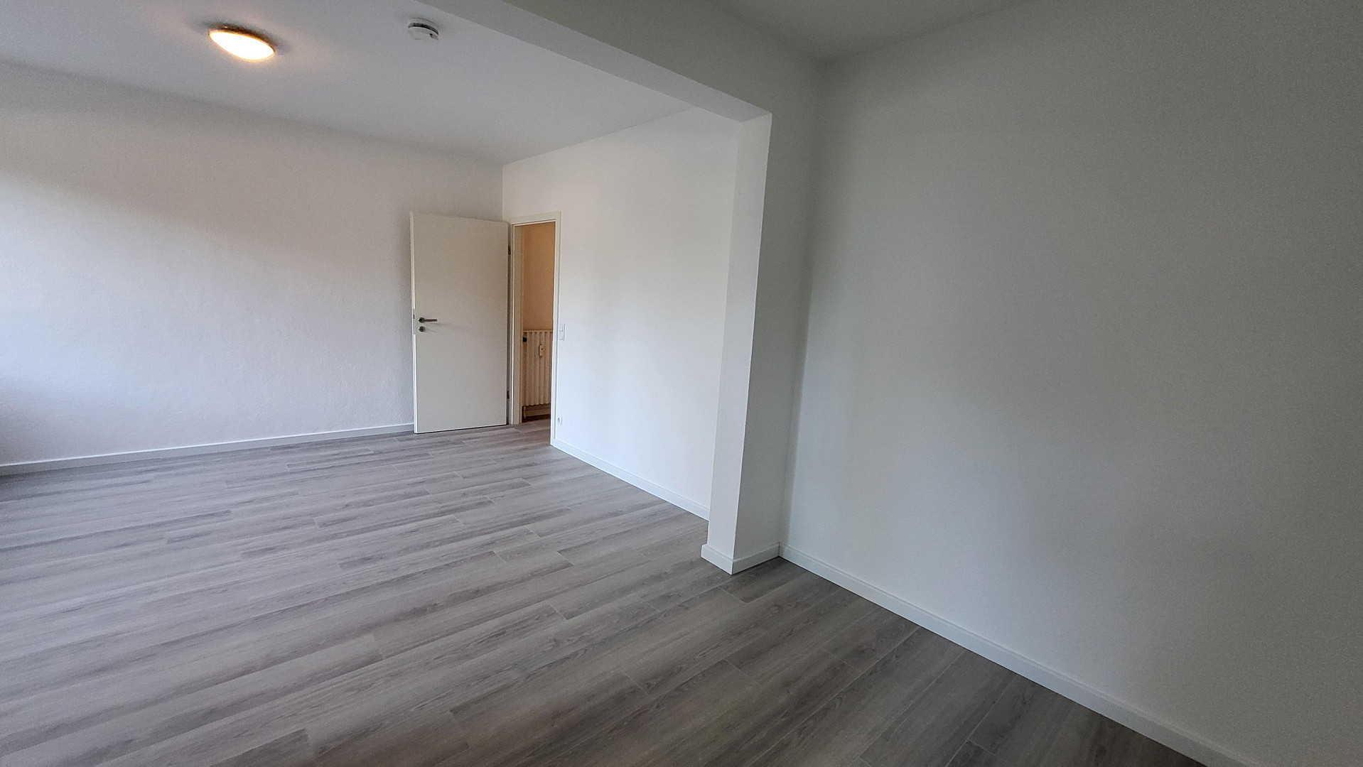 Erdgeschoß-frisch renoviert-separater Eingang-Balkon-Tiefgarage-von Privat – Elmshorner Straße 15, 25421 Pinneberg – Vorschaubild 3