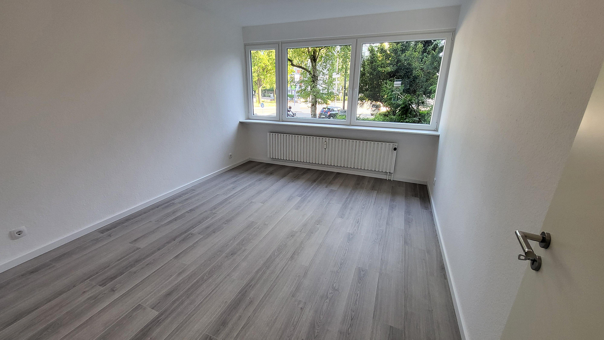 Erdgeschoß-frisch renoviert-separater Eingang-Balkon-Tiefgarage-von Privat – Elmshorner Straße 15, 25421 Pinneberg – Vorschaubild 7