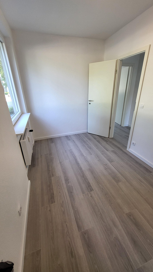 Erdgeschoß-frisch renoviert-separater Eingang-Balkon-Tiefgarage-von Privat – Elmshorner Straße 15, 25421 Pinneberg – Vorschaubild 16