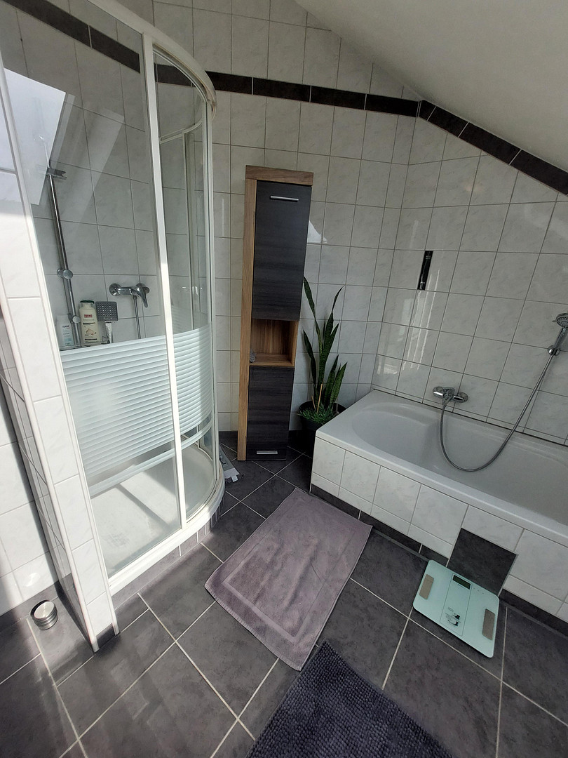 Einfamilienhaus mit Wintergarten ;Terrasse; Garten und Garage.  !!(Preis Verhandelbar) – Offermannsstr 9, 52499 Baesweiler(Setterich) – Vorschaubild 17