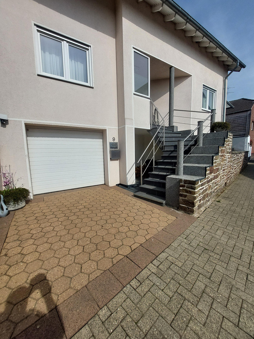 Einfamilienhaus mit Wintergarten ;Terrasse; Garten und Garage.  !!(Preis Verhandelbar) – Offermannsstr 9, 52499 Baesweiler(Setterich) – Vorschaubild 2